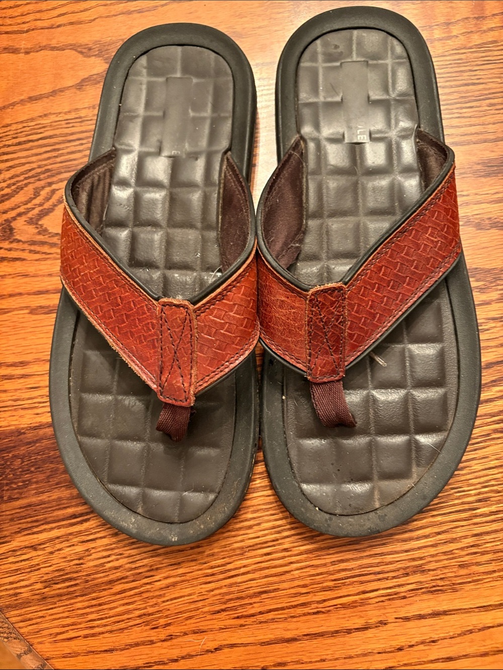 Kenneth Cole Brown Leather-Style Strap Black Footbed Flip Flops